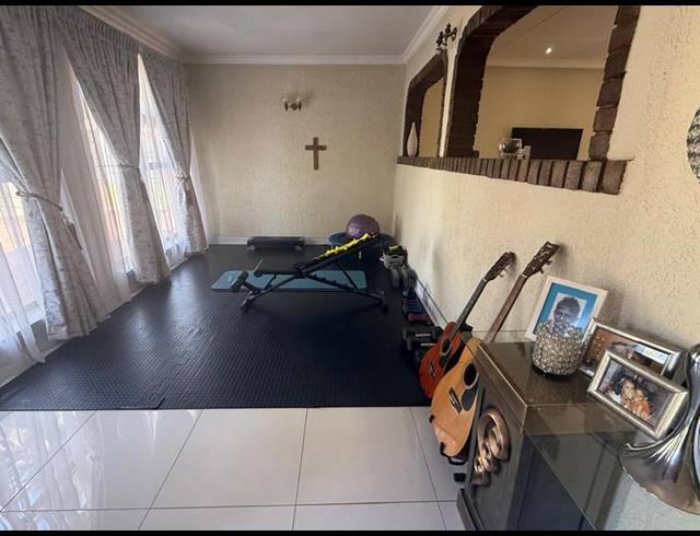 3 BEDROOM HOUSE FOR SALE IN LINMEYER